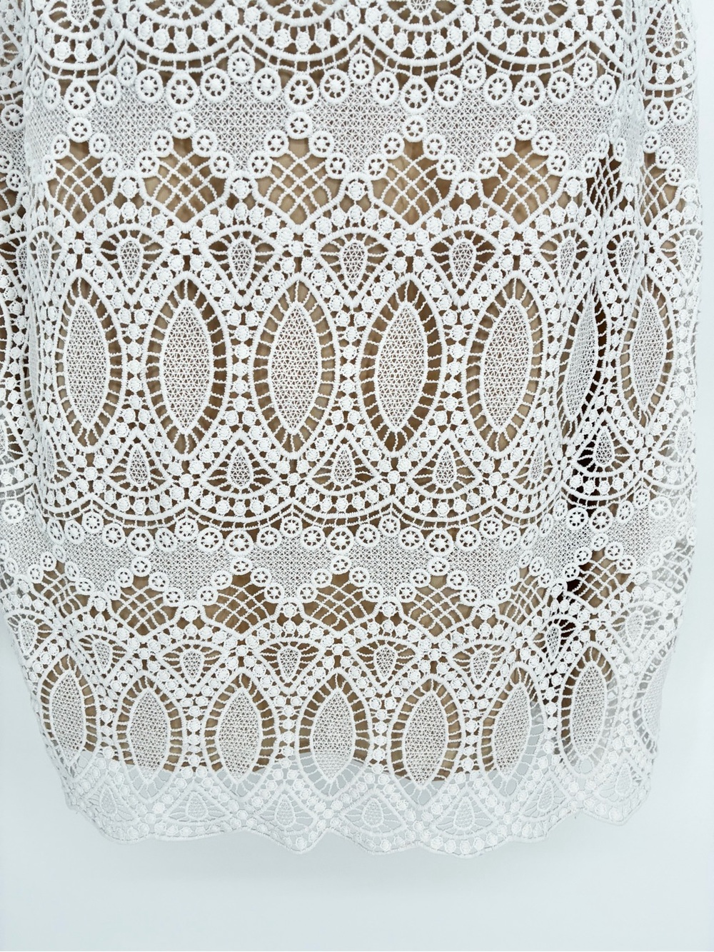 Eliza J White Medallion Lace Overlay Sheath Dress White Nude 2P - Picture 4 of 10